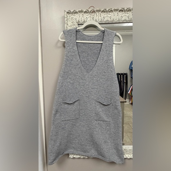 Elegant Gray Sleeveless Midi Dress - Picture 2 of 8
